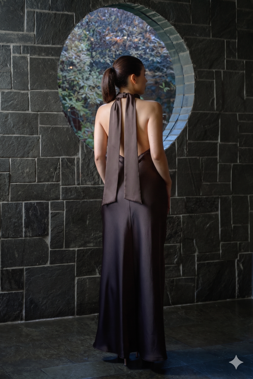 Vestido cuello halter cafe